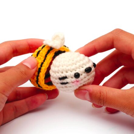 Kit crochet abeille facile pour créer un porte-clé DIY
