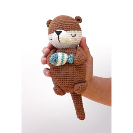 Kit amigurumi loutre musicale à crocheter facilement